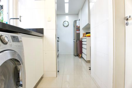 Apartamento à venda com 318m², 3 quartos e 3 vagas Apartamento à venda com 318m², 3 quartos e 3 vagasÁrea de Serviço