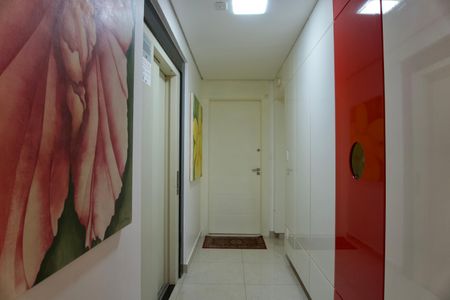 Apartamento à venda com 318m², 3 quartos e 3 vagas Apartamento à venda com 318m², 3 quartos e 3 vagasÁrea comum - Corredor com Elevador