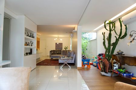 Apartamento à venda com 318m², 3 quartos e 3 vagas Apartamento à venda com 318m², 3 quartos e 3 vagasSala