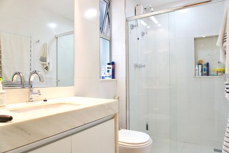 Apartamento à venda com 318m², 3 quartos e 3 vagas Apartamento à venda com 318m², 3 quartos e 3 vagasBanheiro da Suíte