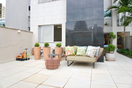 Apartamento à venda com 318m², 3 quartos e 3 vagas Apartamento à venda com 318m², 3 quartos e 3 vagasÁrea Privada - Sofá 2