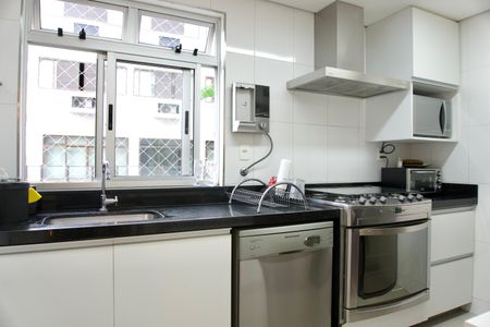 Apartamento à venda com 318m², 3 quartos e 3 vagas Apartamento à venda com 318m², 3 quartos e 3 vagasCozinha