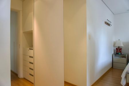 Apartamento à venda com 318m², 3 quartos e 3 vagas Apartamento à venda com 318m², 3 quartos e 3 vagasCloset da suíte