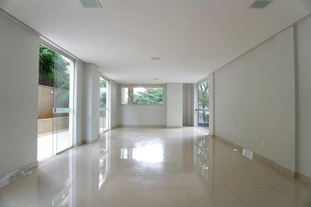 Apartamento à venda com 318m², 3 quartos e 3 vagas Apartamento à venda com 318m², 3 quartos e 3 vagasÁrea comum - Salão de festas