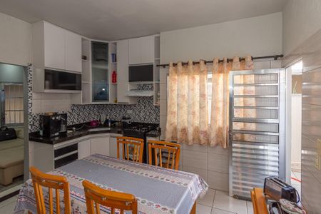 Casa para alugar com 125m², 2 quartos e 2 vagasCozinha 