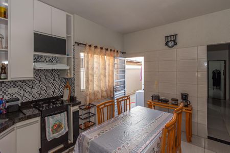 Casa para alugar com 125m², 2 quartos e 2 vagasCozinha 