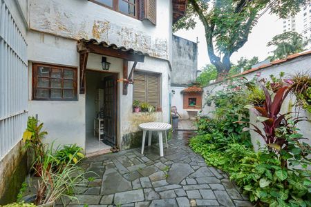 Casa à venda com 202m², 4 quartos e 1 vaga Casa à venda com 202m², 4 quartos e 1 vagaQuintal