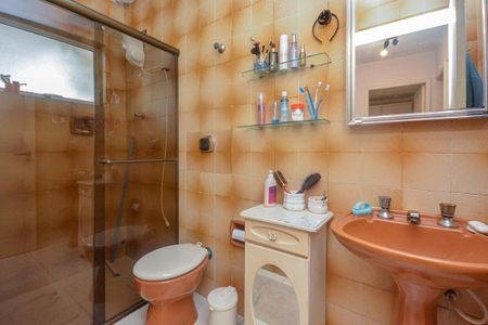 Casa à venda com 202m², 4 quartos e 1 vaga Casa à venda com 202m², 4 quartos e 1 vagaBanheiro