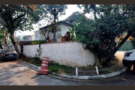 Casa à venda com 202m², 4 quartos e 1 vaga Casa à venda com 202m², 4 quartos e 1 vagaFachada