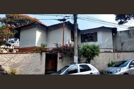 Casa à venda com 202m², 4 quartos e 1 vaga Casa à venda com 202m², 4 quartos e 1 vagaFachada