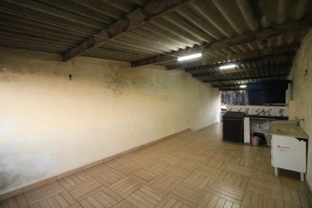 Casa à venda com 48m², 4 quartos e 1 vaga Casa à venda com 48m², 4 quartos e 1 vagaTerraço