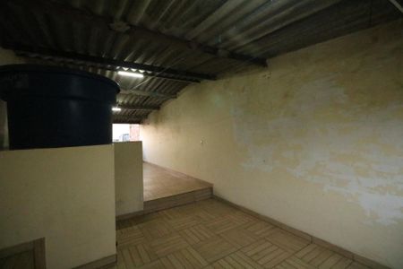 Casa à venda com 48m², 4 quartos e 1 vaga Casa à venda com 48m², 4 quartos e 1 vagaTerraço