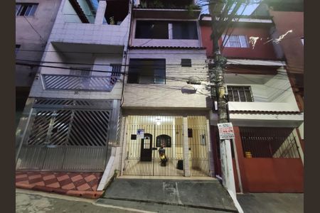 Casa à venda com 48m², 4 quartos e 1 vaga Casa à venda com 48m², 4 quartos e 1 vagaFachada