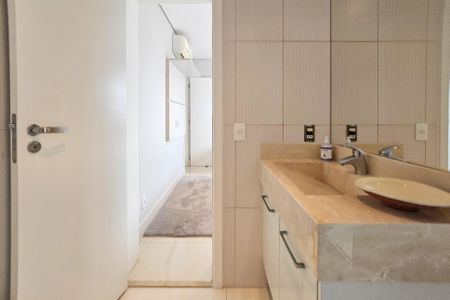 Apartamento para alugar com 271m², 5 quartos e 4 vagasbanheiro da suíte 3