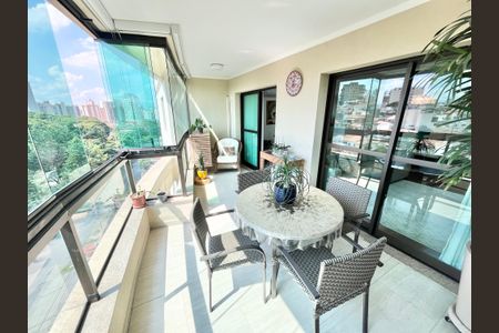 Apartamento à venda com 150m², 4 quartos e 3 vagas Apartamento à venda com 150m², 4 quartos e 3 vagasVaranda da Sala