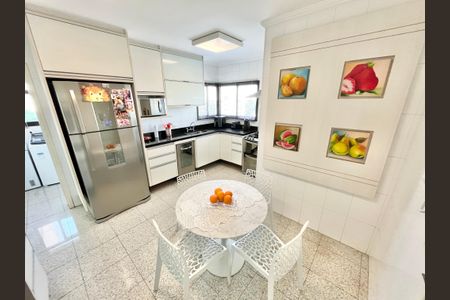 Apartamento à venda com 150m², 4 quartos e 3 vagas Apartamento à venda com 150m², 4 quartos e 3 vagasCozinha