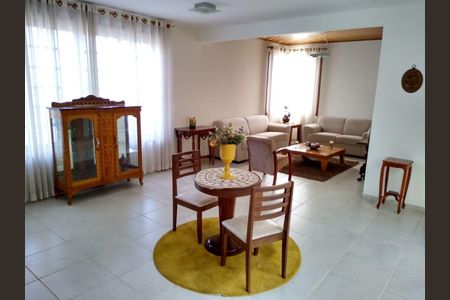 Casa para alugar com 838m², 5 quartos e 12 vagas