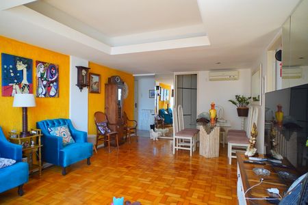 Sala de apartamento à venda com 3 quartos, 110m² em Rio Branco, Porto Alegre