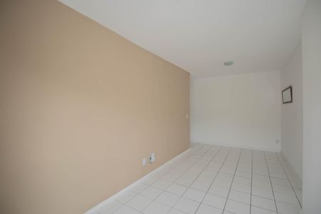 Sala de apartamento para alugar com 2 quartos, 50m² em Rio do Ouro, São Gonçalo