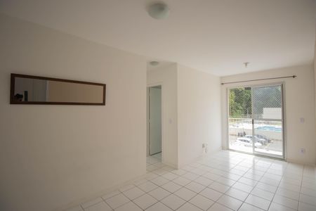 Sala de apartamento para alugar com 2 quartos, 50m² em Rio do Ouro, São Gonçalo