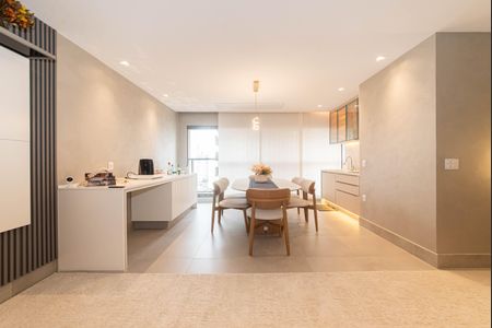 Sala de apartamento à venda com 2 quartos, 76m² em Itaim Bibi, São Paulo