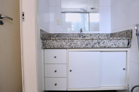 Apartamento à venda com 67m², 3 quartos e 2 vagasBanheiro da Suíte