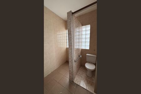 Casa para alugar com 450m², 5 quartos e 6 vagasBanheiro da Piscina