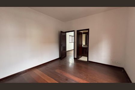 Casa para alugar com 450m², 5 quartos e 6 vagasSuíte 2