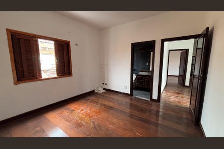 Casa para alugar com 450m², 5 quartos e 6 vagasSuíte 3