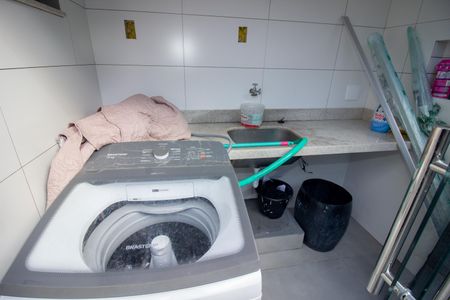 Casa à venda com 360m², 2 quartos e 1 vagaÁrea de Serviço