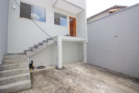 Casa à venda com 360m², 2 quartos e 1 vagaGaragem