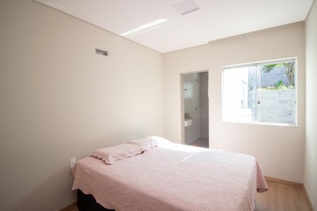 Quarto Suíte de casa à venda com 2 quartos, 360m² em Parque Xangri-lá, Contagem