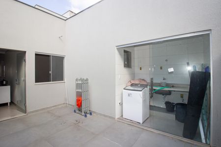 Casa à venda com 360m², 2 quartos e 1 vagaÁrea de Serviço