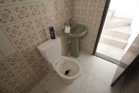 Casa de condomínio à venda com 65m², 2 quartos e 2 vagasBanheiro Social