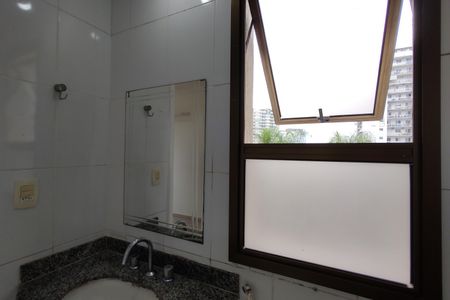 Apartamento à venda com 70m², 3 quartos e 1 vaga Apartamento à venda com 70m², 3 quartos e 1 vagaBanheiro da Suíte