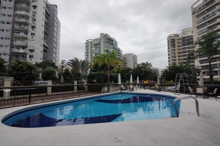 Apartamento à venda com 70m², 3 quartos e 1 vaga Apartamento à venda com 70m², 3 quartos e 1 vagaÁrea comum - Piscina