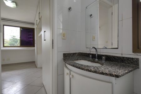 Apartamento à venda com 70m², 3 quartos e 1 vaga Apartamento à venda com 70m², 3 quartos e 1 vagaBanheiro da Suíte