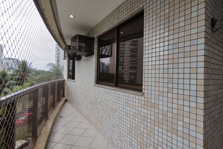 Apartamento à venda com 70m², 3 quartos e 1 vaga Apartamento à venda com 70m², 3 quartos e 1 vagaVaranda