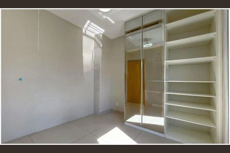 Casa de condomínio à venda com 99m², 3 quartos e 2 vagas Casa de condomínio à venda com 99m², 3 quartos e 2 vagasQuarto