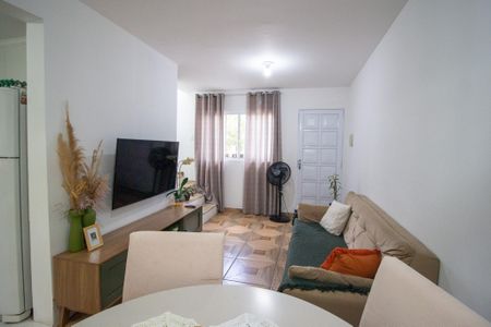 Sala de casa de condomínio para alugar com 2 quartos, 58m² em Éden, Sorocaba