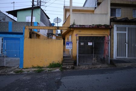 Casa à venda com 276m², 2 quartos e 1 vagaPlaca instalada no portão do imóvel - Código da placa: WYNY-1495