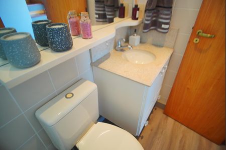 Banheiro Social de apartamento para alugar com 3 quartos, 220m² em São João, Porto Alegre