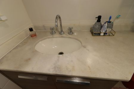 Apartamento à venda com 92m², 2 quartos e 1 vagaBanheiro da Suíte - Pia