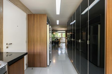 Apartamento para alugar com 256m², 3 quartos e 4 vagas Apartamento para alugar com 256m², 3 quartos e 4 vagasCozinha