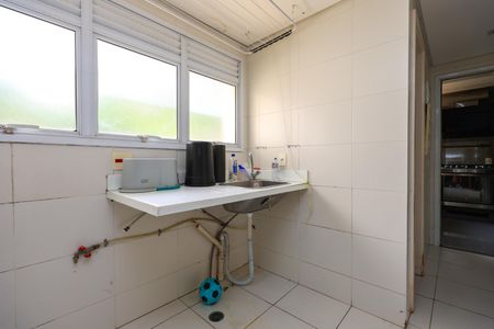 Apartamento para alugar com 256m², 3 quartos e 4 vagas Apartamento para alugar com 256m², 3 quartos e 4 vagasÁrea de Serviço