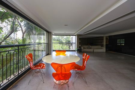 Apartamento para alugar com 256m², 3 quartos e 4 vagas Apartamento para alugar com 256m², 3 quartos e 4 vagasSala