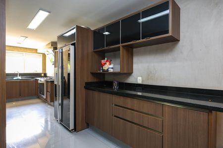 Apartamento para alugar com 256m², 3 quartos e 4 vagas Apartamento para alugar com 256m², 3 quartos e 4 vagasCozinha