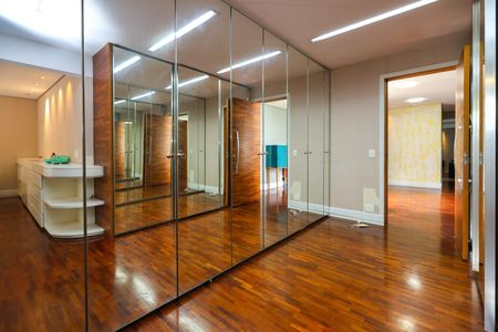 Apartamento para alugar com 256m², 3 quartos e 4 vagas Apartamento para alugar com 256m², 3 quartos e 4 vagasSuíte 1