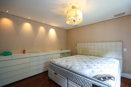 Apartamento para alugar com 256m², 3 quartos e 4 vagas Apartamento para alugar com 256m², 3 quartos e 4 vagasSuíte 1