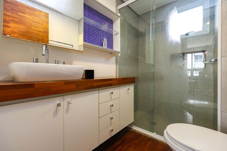 Apartamento para alugar com 256m², 3 quartos e 4 vagas Apartamento para alugar com 256m², 3 quartos e 4 vagasBanheiro da Suíte 2